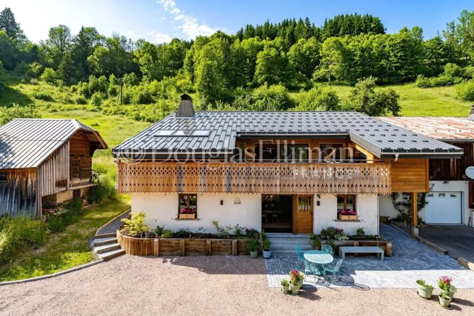 Image - LA CÔTE-D&rsquo;ARBROZ – Magnifique chalet de 7 chambres