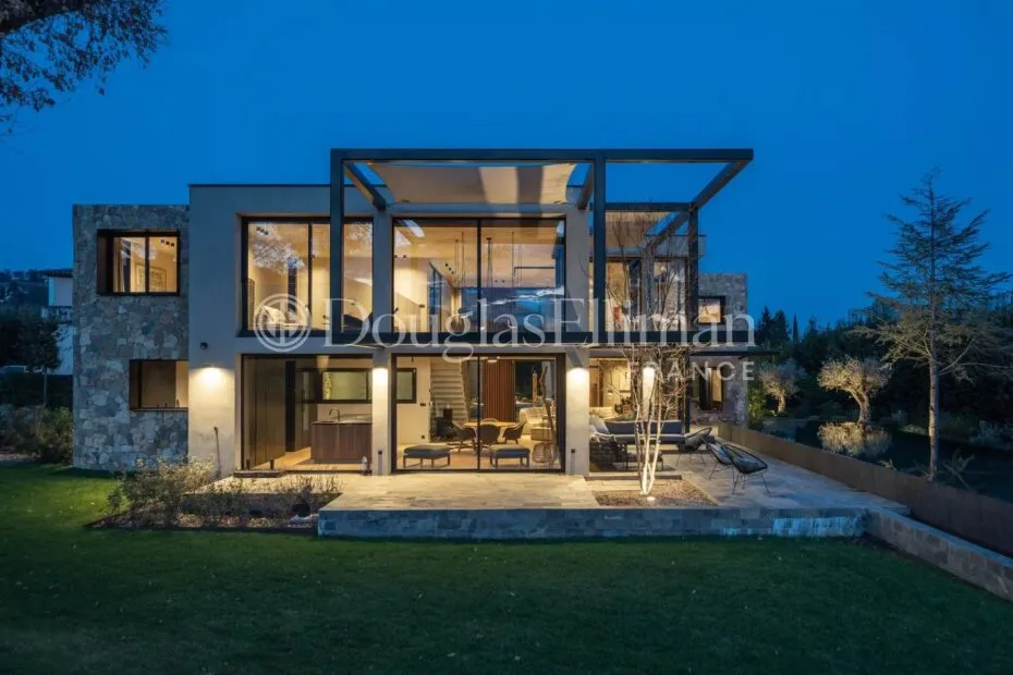 Image - PRÈS DE VALBONNE – RARE Villa Contemporaine Neuve avec Vue sur le GOLF