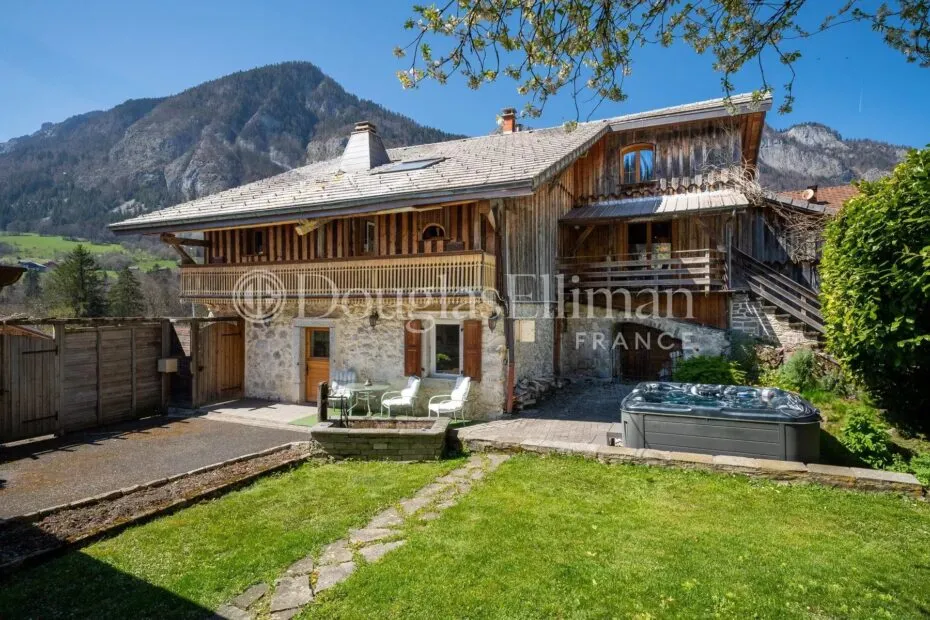 Image - LE BIOT – Renovated 6-Bedroom Farmhouse