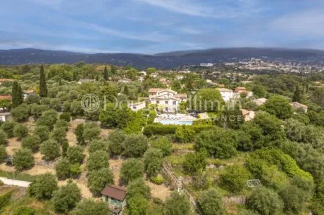 Image - GRASSE – Magnifique propriété avec vaste terrain, maisons d&rsquo;amis et intimité exceptionnelle - Image nᵒ1