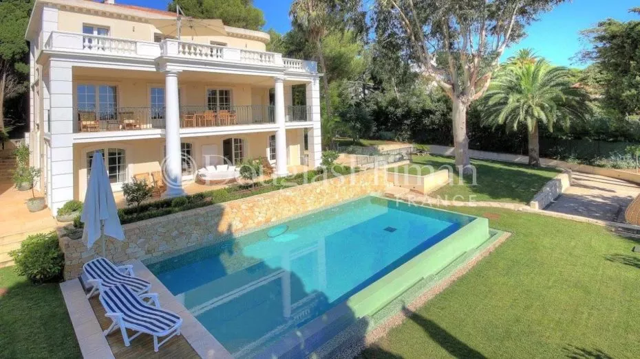 Image - CAP D&rsquo;ANTIBES – Magnifique villa avec piscine et vue mer