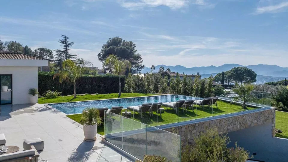 Image - Les piscines à débordement, un atout de charme pour les villas de prestige