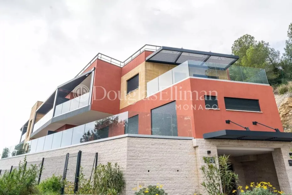 Image - Eze – splendid 5-room duplex apartment