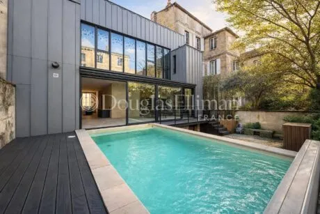 Image - BORDEAUX- JARDIN PUBLIC / CHARTRONS – Maison de ville avec piscine et garage. - Image nᵒ1