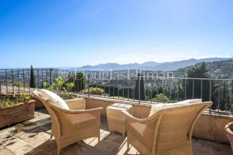 Image - MOUGINS – Vue Mer et à pied du Vieux Village. - Image nᵒ1