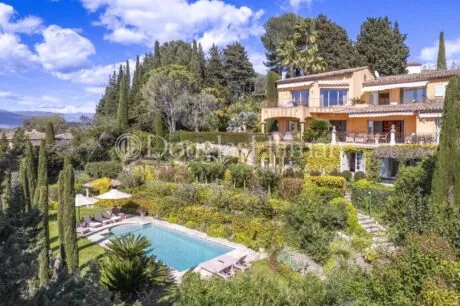 Image - MOUGINS – Vue Mer et à pied du Vieux Village. - Image nᵒ1