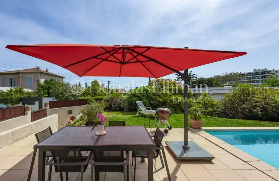 Image - NICE – FABRON – Villa moderne avec vue mer dans un domaine privé