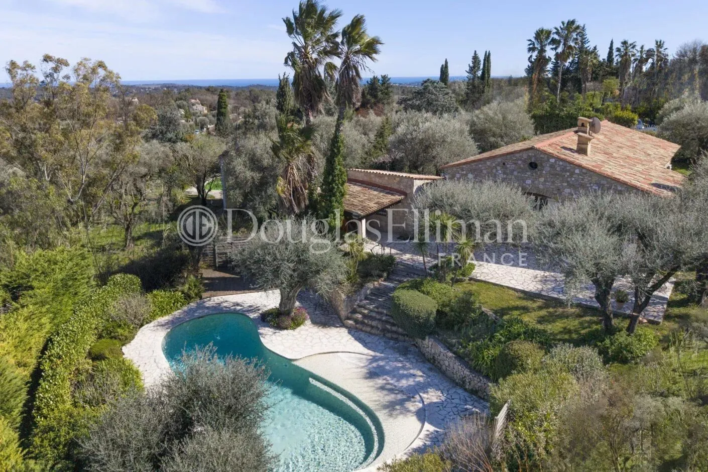 Image - LE ROURET – Single-Storey Stone Villa walking distance to the village