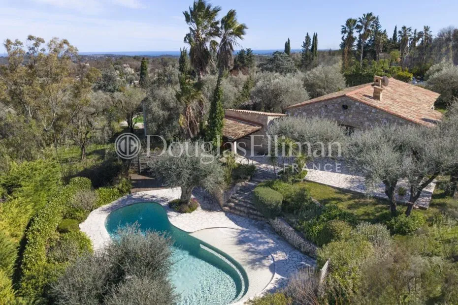 Image - LE ROURET – Single-Storey Stone Villa walking distance to the village