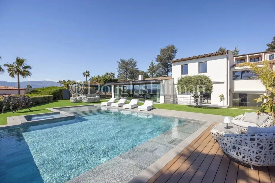 Image - VILLENEUVE-LOUBET – Villa d’exception avec vue mer panoramique en domaine privé exclusif