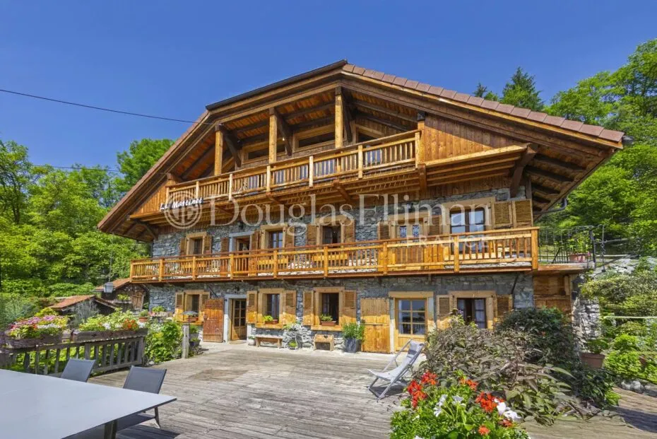 Image - PASSY – Appartement de 4 chambres avec une grande terrasse et une piscine