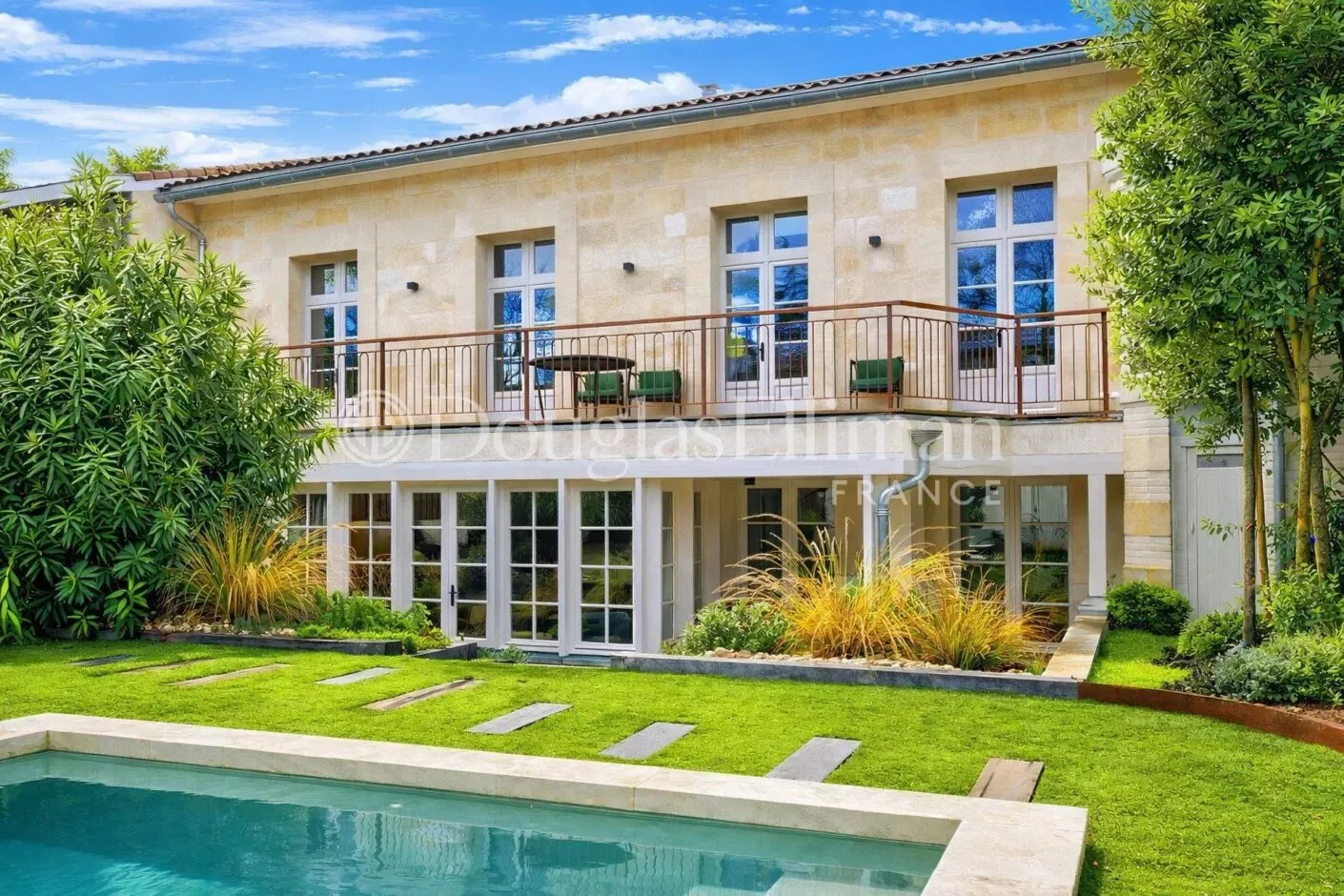 Image - BORDEAUX – CAUDERAN Maison familiale avec jardin et piscine.