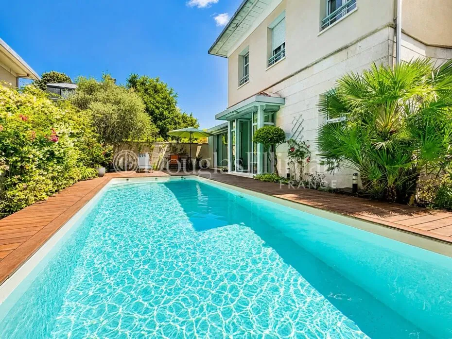 Image - Bordeaux Caudéran – Family house with pool and garage near Parc Bordelais