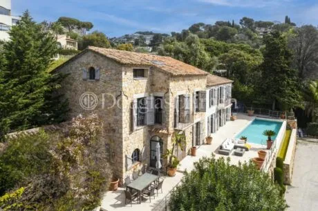 Image - CANNES – Contemporary villa with swimming pool and panoramic sea view in the hills above Cannes - Picture n°1