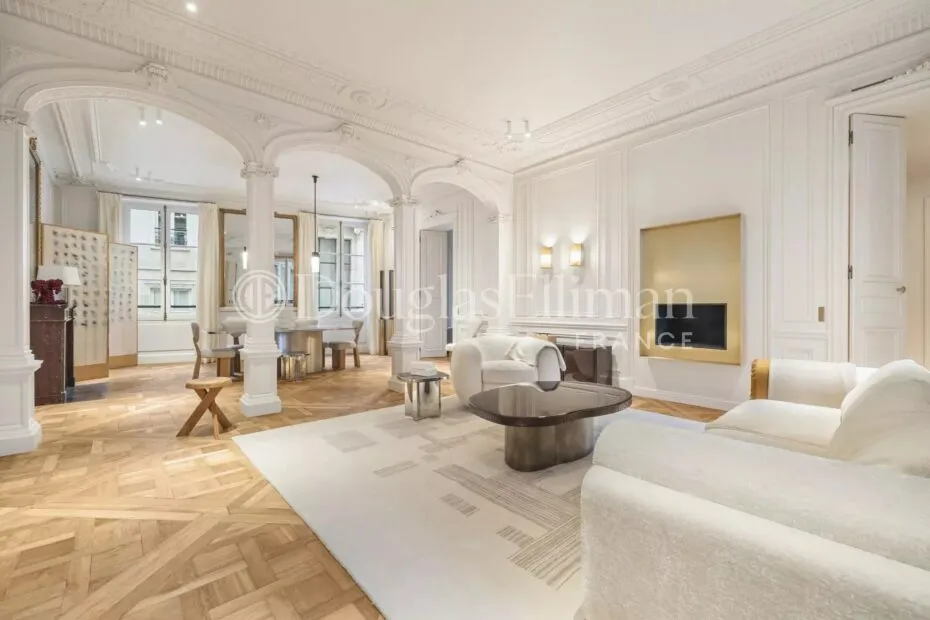 Image - Paris 6th BONAPARTE / SAINT-GERMAIN-DES-PRÉS — 148 sqm Apartment — 3 Suites — Caretaker and Elevator